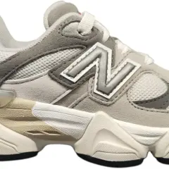 Sneaker New Balance 9060 grigio e beige, con logo "N" argentato.