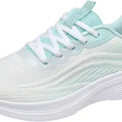 Scarpa da ginnastica bianca e azzurra, con lacci bianchi e suola spessa. Ideale per chi ha il piede largo e cerca comfort e stile.