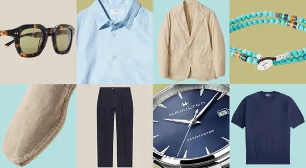 Outfit per matrimonio in spiaggia: uomo, con blazer beige, camicia azzurra, pantaloni blu, espadrillas e accessori.