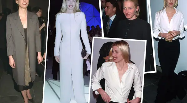 Carolyn Bessette-Kennedy in diversi outfit eleganti: un cappotto grigio, un abito bianco lungo, una camicia bianca con gonna nera e un altro look con camicia bianca.