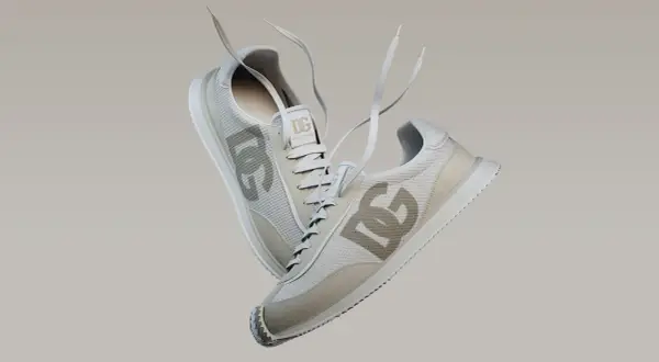 Scarpe Dolce & Gabbana con logo DG. Impara come riconoscere scarpe Dolce e Gabbana false osservando dettagli e materiali.