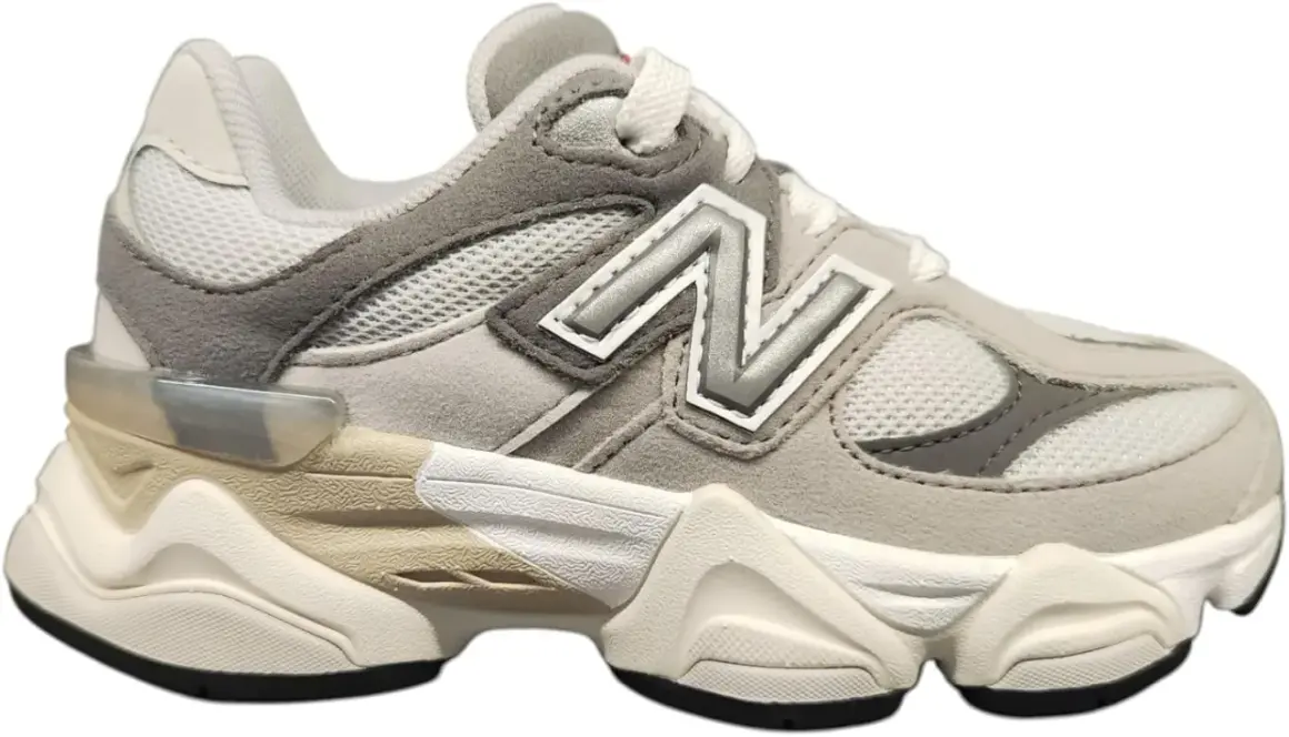 Sneaker New Balance 9060 grigio e beige, con logo "N" argentato.