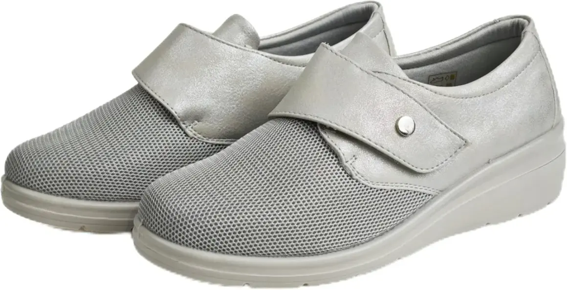 Scarpe grigie donna con velcro e inserti in mesh. Perfette per creare look casual e comodi, scopri come abbinare scarpe grigie donna con stile.