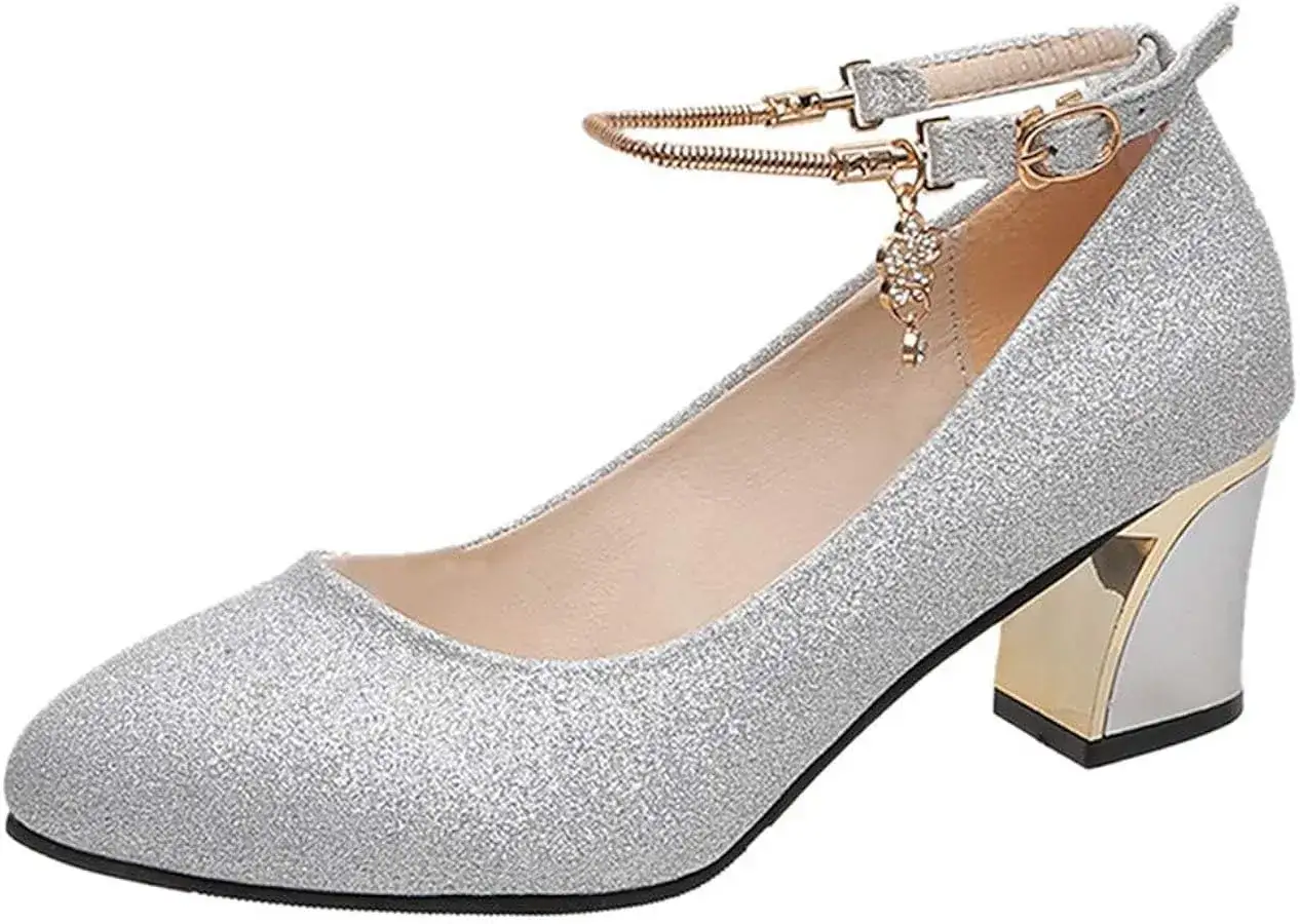 Scarpe con tacco argento glitterato, cinturino alla caviglia con ciondolo a fiorellino. Perfette per un vestito grigio che scarpe abbinare.