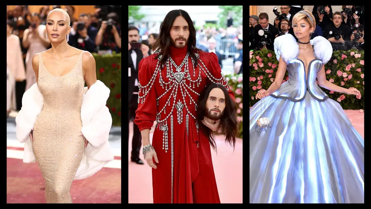 Jared Leto al Met Gala con un abito rosso e una testa finta, accanto a Kim Kardashian e Zendaya.