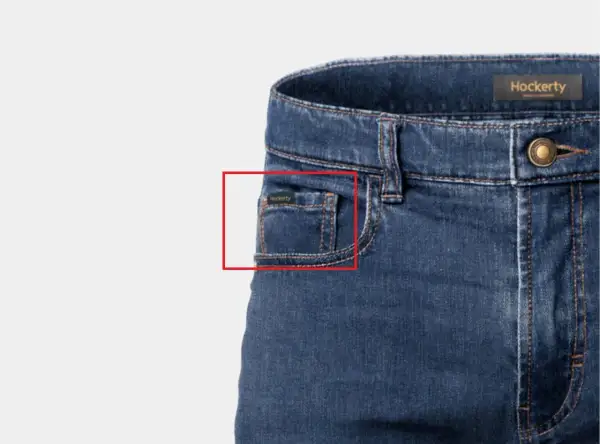 Il taschino piccolo dei jeans, un tempo utile per orologi da tasca, oggi è perfetto per chiavi o auricolari.