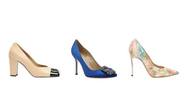 Tre eleganti scarpe pumps: una bicolore beige/nera, una blu con fibbia gioiello, e una floreale color pastello. Il loro significato? Eleganza e stile.